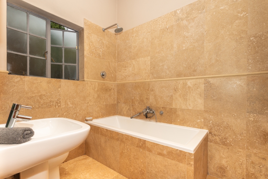 5 Bedroom Property for Sale in Vierlanden Western Cape